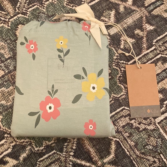 Kyte BABY Other Kyte Baby Floral Car Seat Cover Nursing Cover New